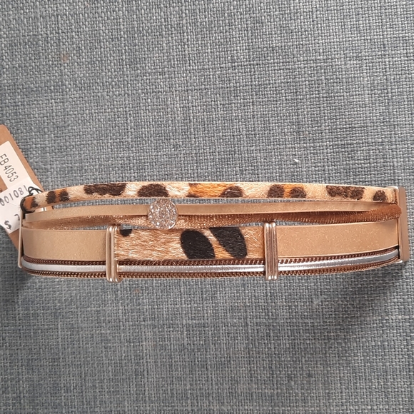 Leather Rhinestone Leopard Print Bracelet Magnetic Closure Gold Metal Accent - Picture 4 of 6